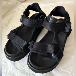 Gap‎ Sporty Black Kids Sandals Size 10-11